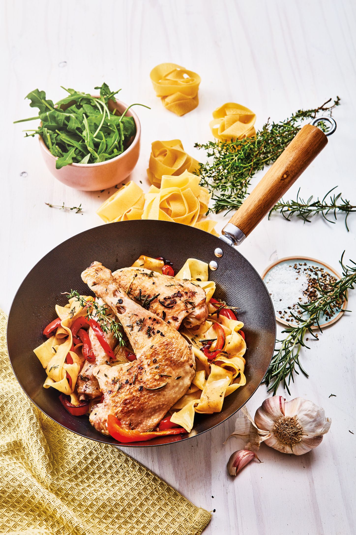 Cuisses De Poulet Aux Herbes Poivrons Et Pappardelle Aliive